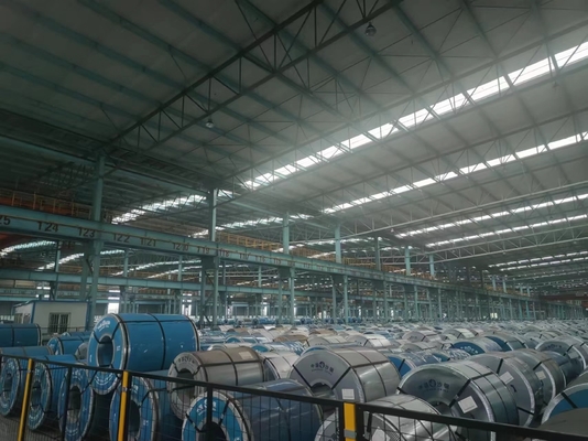Kekerasan Koil Baja Karbon Disesuaikan Warna Alam Q195/Q235/Q345/A36
